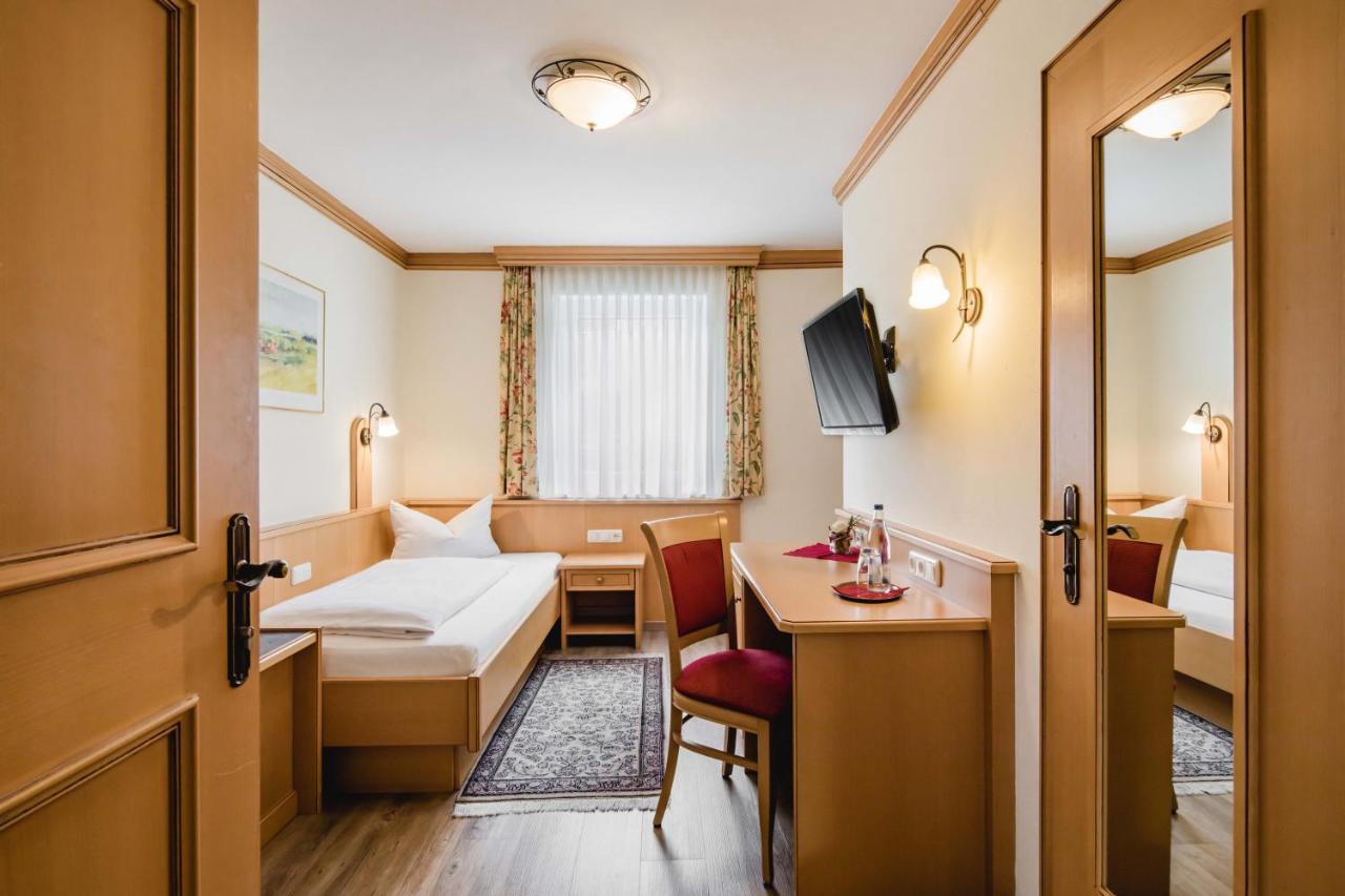 Hotel Bayrischer Loewe Остергофен Екстер'єр фото